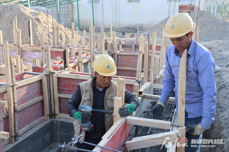 乌什震后危房已拆除新房正一天天长高