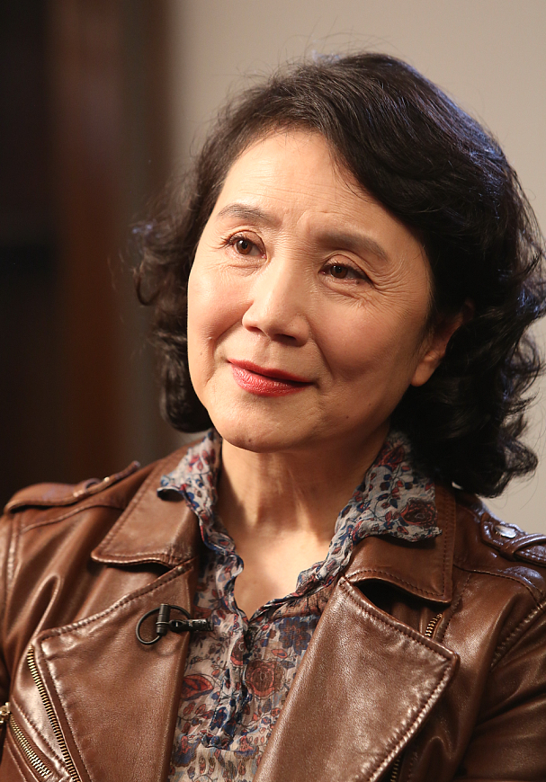 再度喜提爆款剧,激起"沪联商厦吴总"严晓频跨越30年的沪语电视剧记忆