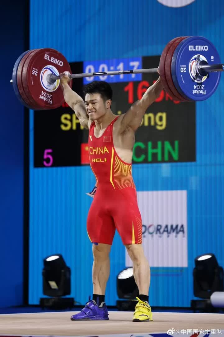 年过三十的老将石智勇是2016年里约奥运会男子举重69公斤级冠军,2021