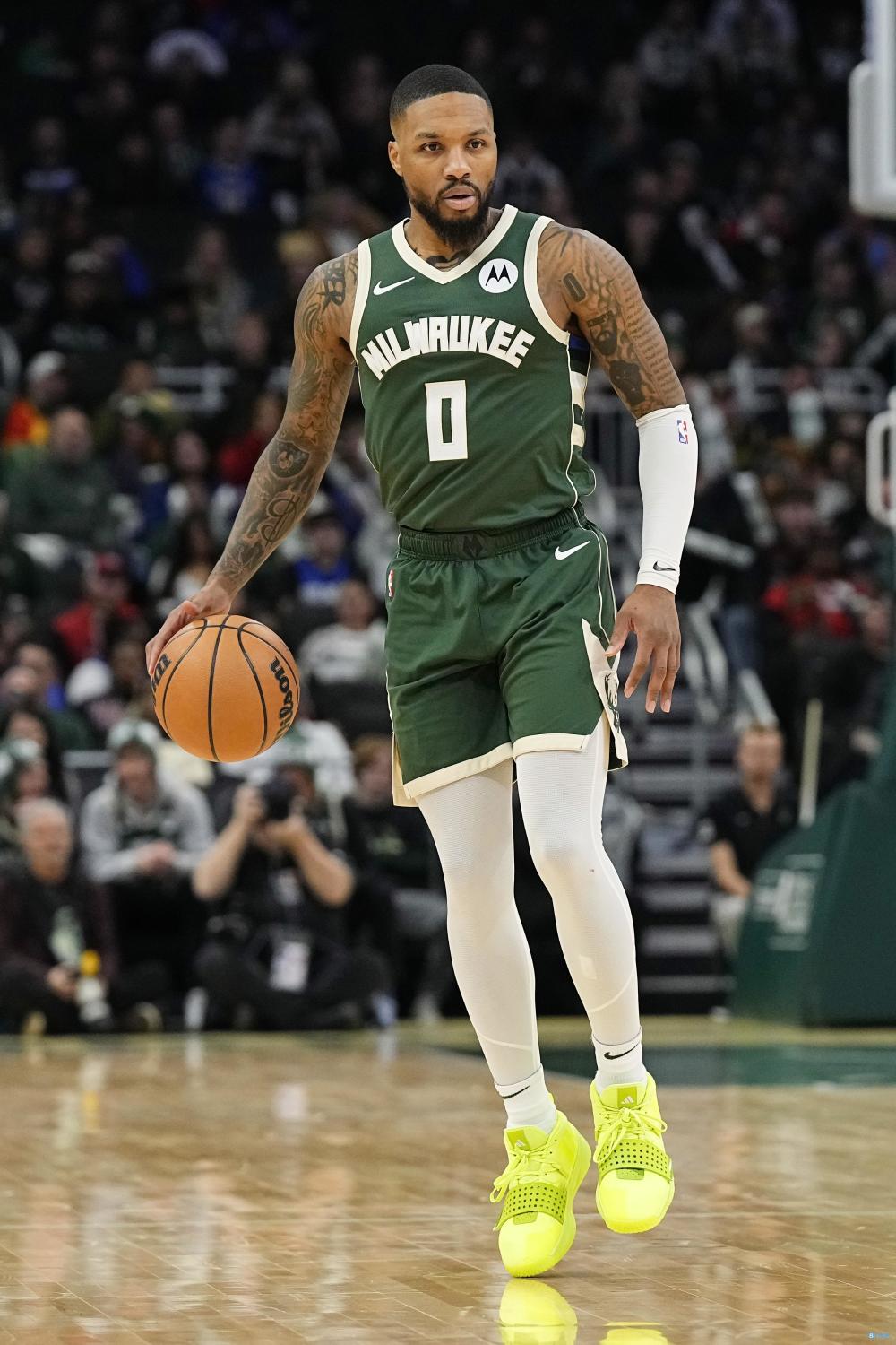 关键球不铁利拉德23投8中得到21分9板10助大心脏跳投杀死比赛