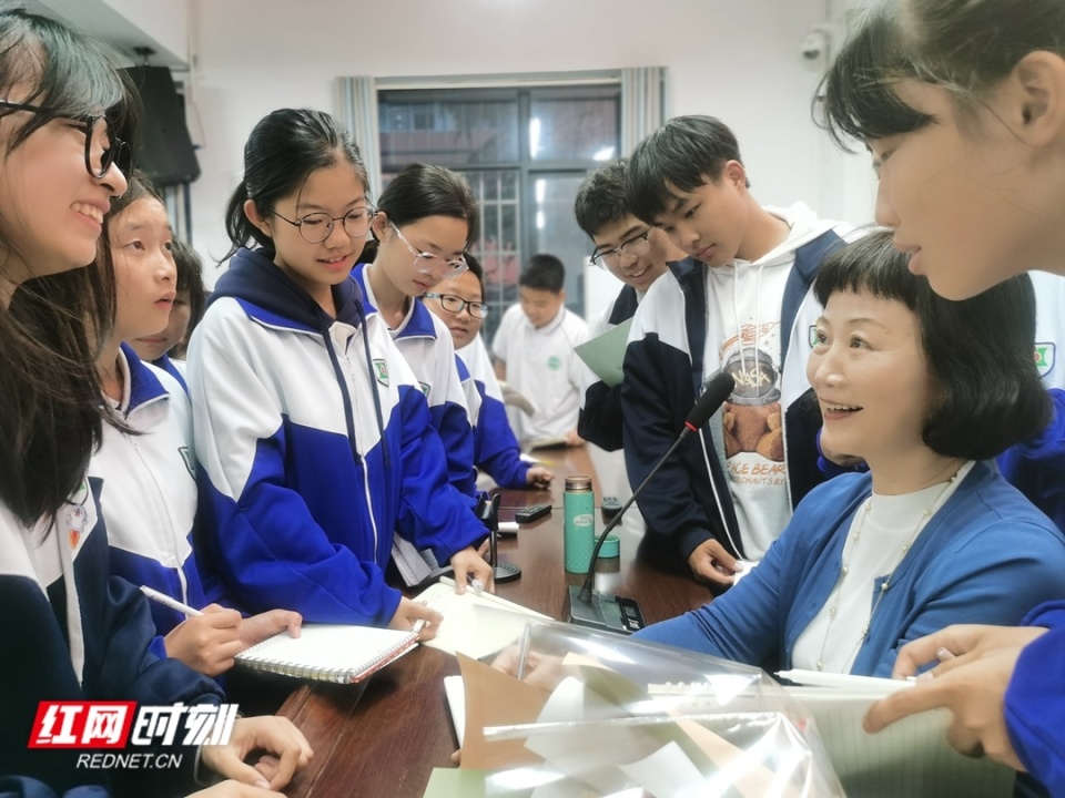 湘机中学今朝文学社交流会举行