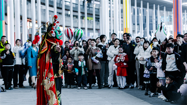 大象庙会为啥恁热闹 挤翁不动背后折射河南新活力│豫观察