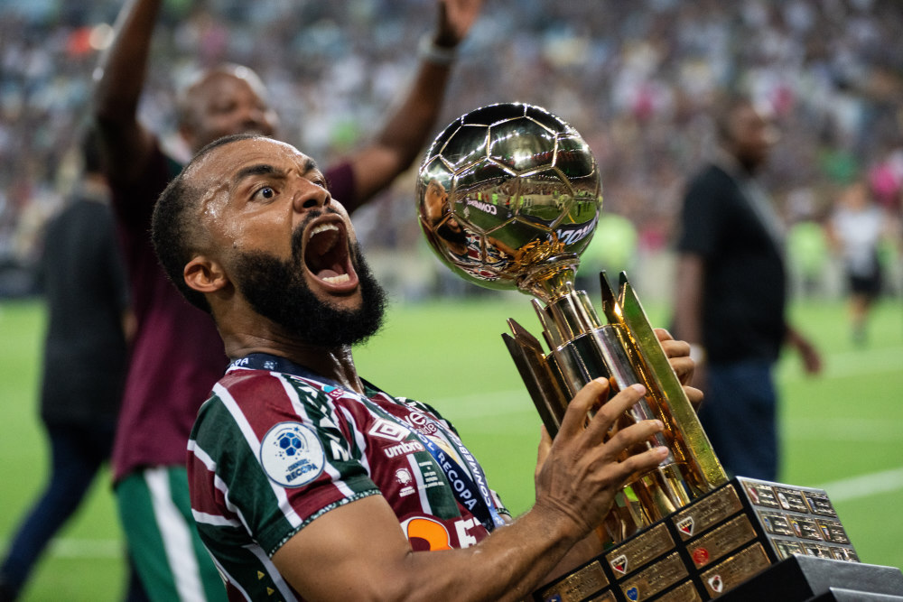 足球南美优胜者杯弗鲁米嫩塞队夺冠