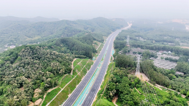一期计划今年下半年通车从埔高速顺利完成标准路段建设