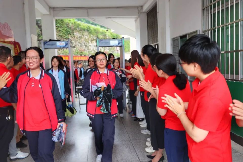 鹏峰中学南星中学国光中学南安一中让我们共同为这群追梦少年加油吧!