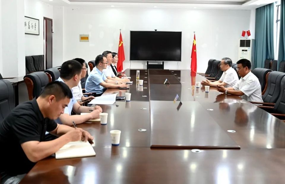 县委书记牛方括到寿县第二中学调研指导工作