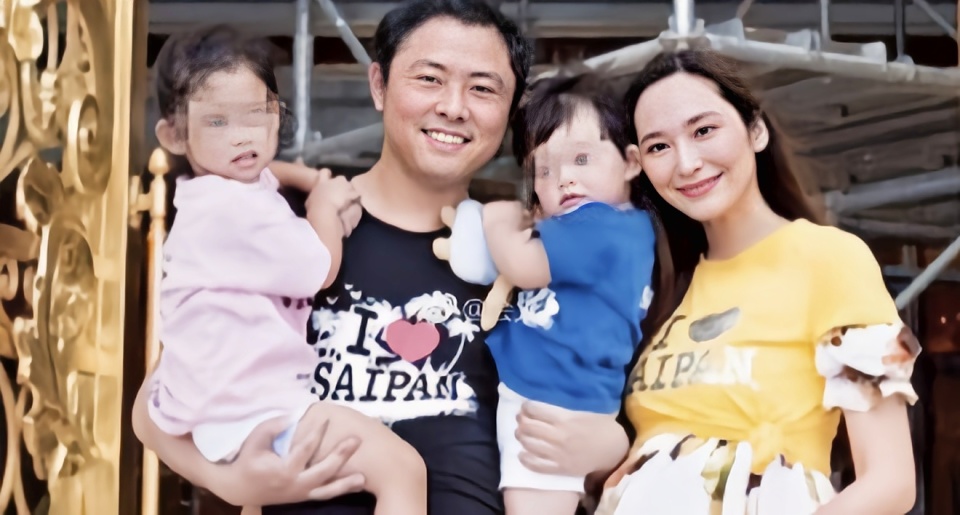 45岁吴佩慈久违露面,被网友质疑脸变化大,六年生四胎身材变圆润_腾讯