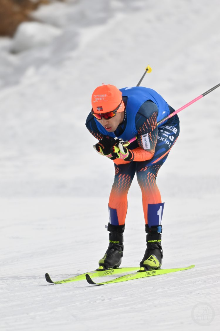 首金诞生重庆越野滑雪运动员王强十四冬夺冠创造历史