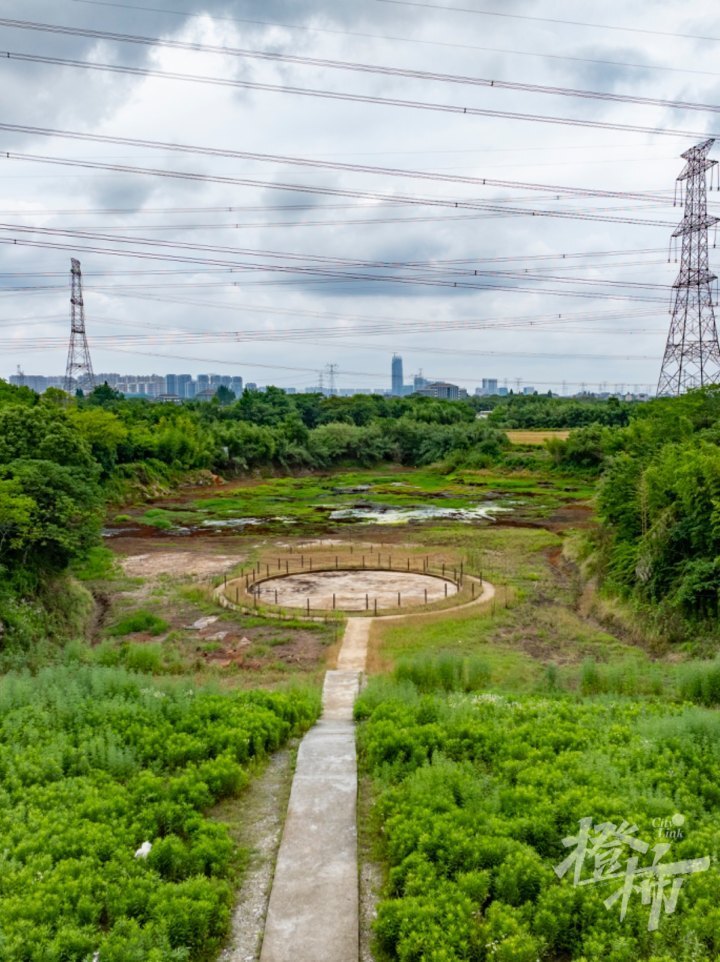 于是有了现在的胥山遗址公园,形成了胥山牌楼广场,民俗文化村落等多个