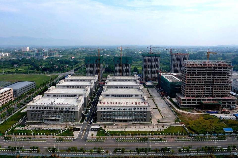 在大竹县2个"首位产业"之一的电子信息和大数据链条上,现已聚集规模
