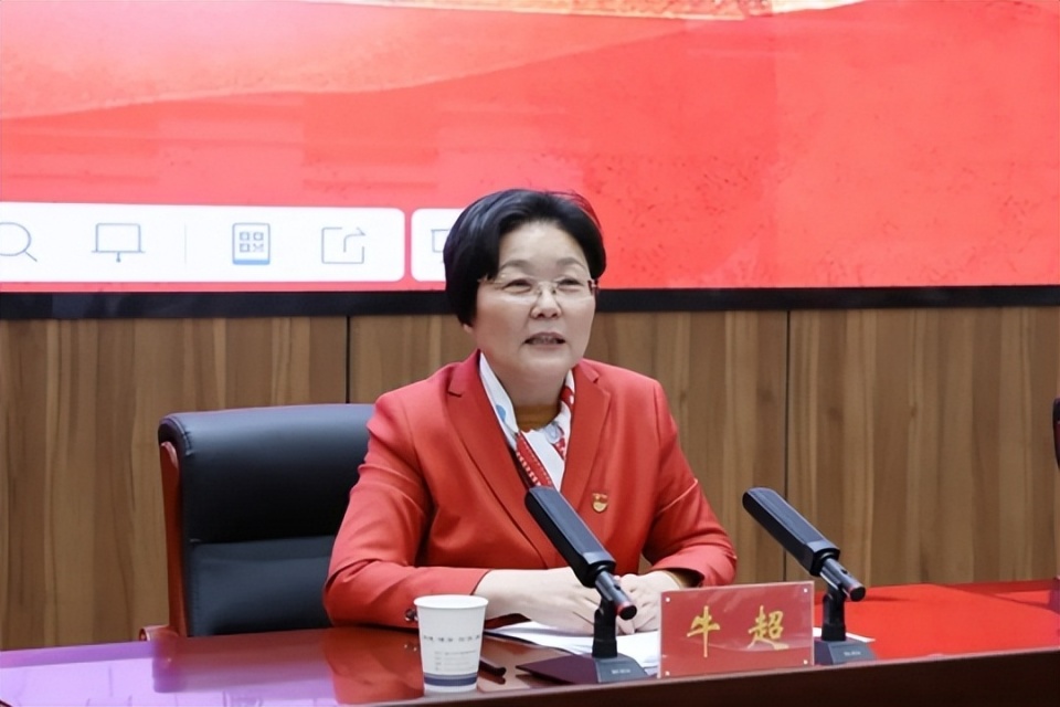 商丘第一高级中学党委书记校长牛超讲授团课踏上新征程奋进再出发