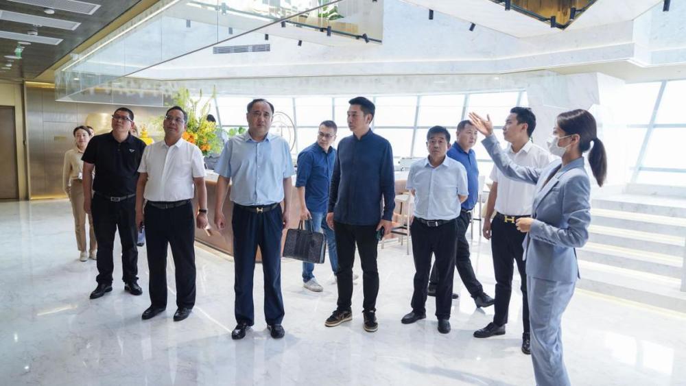 上海市河南商会副会长,豫商集团总经理石宝峰作为本次座谈会的发起人