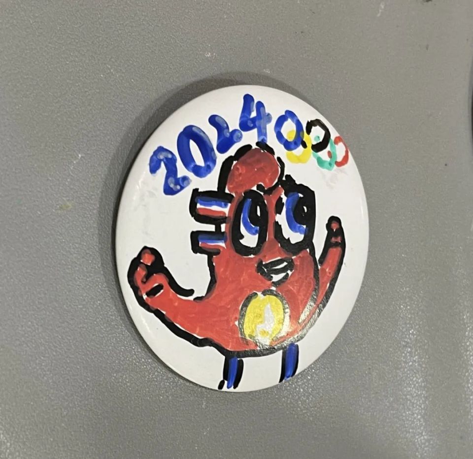 金牌,奖杯,吉祥物……这样的手绘奥运徽章有点可爱