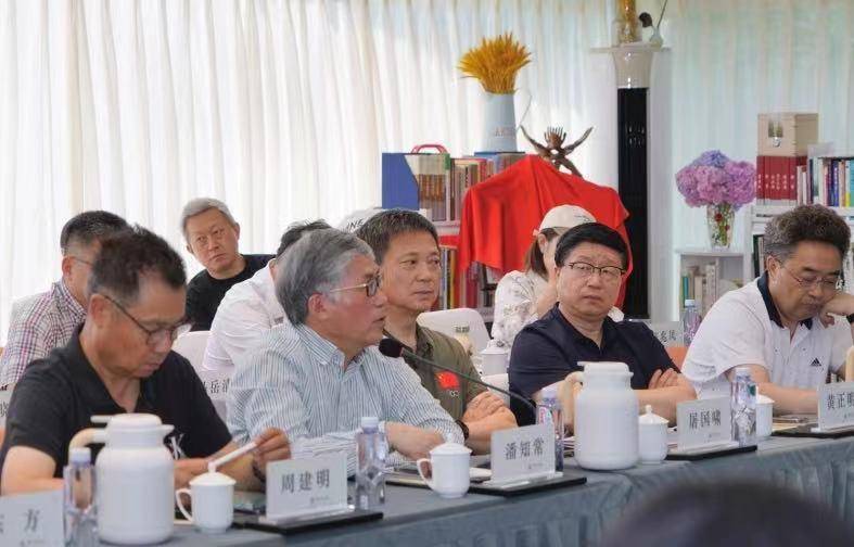 南京大学社会学系教授陆远,艺术策展人洪燕,作家,诗人王宣淇,南京大学