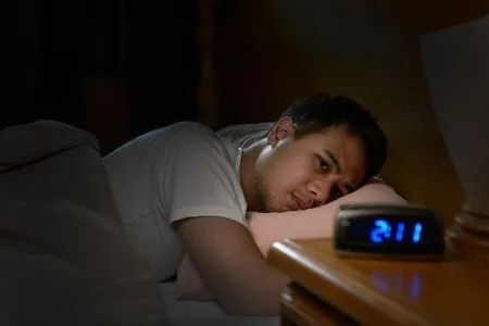对于睡不够,睡不好,失眠的人,可以做些什么改善睡眠时间和质量呢?