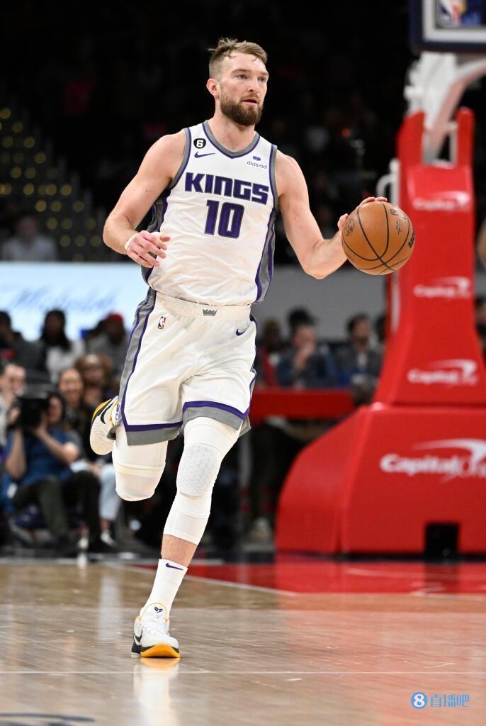 小萨博尼斯10中5三分2中0得到11分15板4助1断2帽