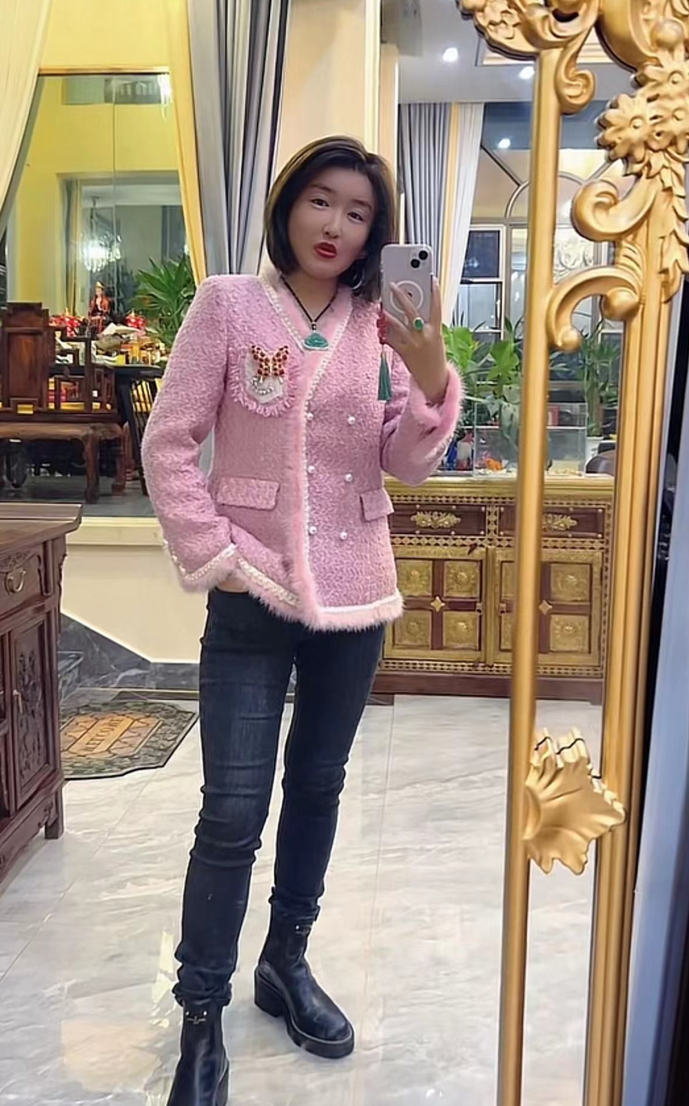 本山传媒娇娇引争议,称女人不打扮就是烂白菜,离婚后穿金戴银