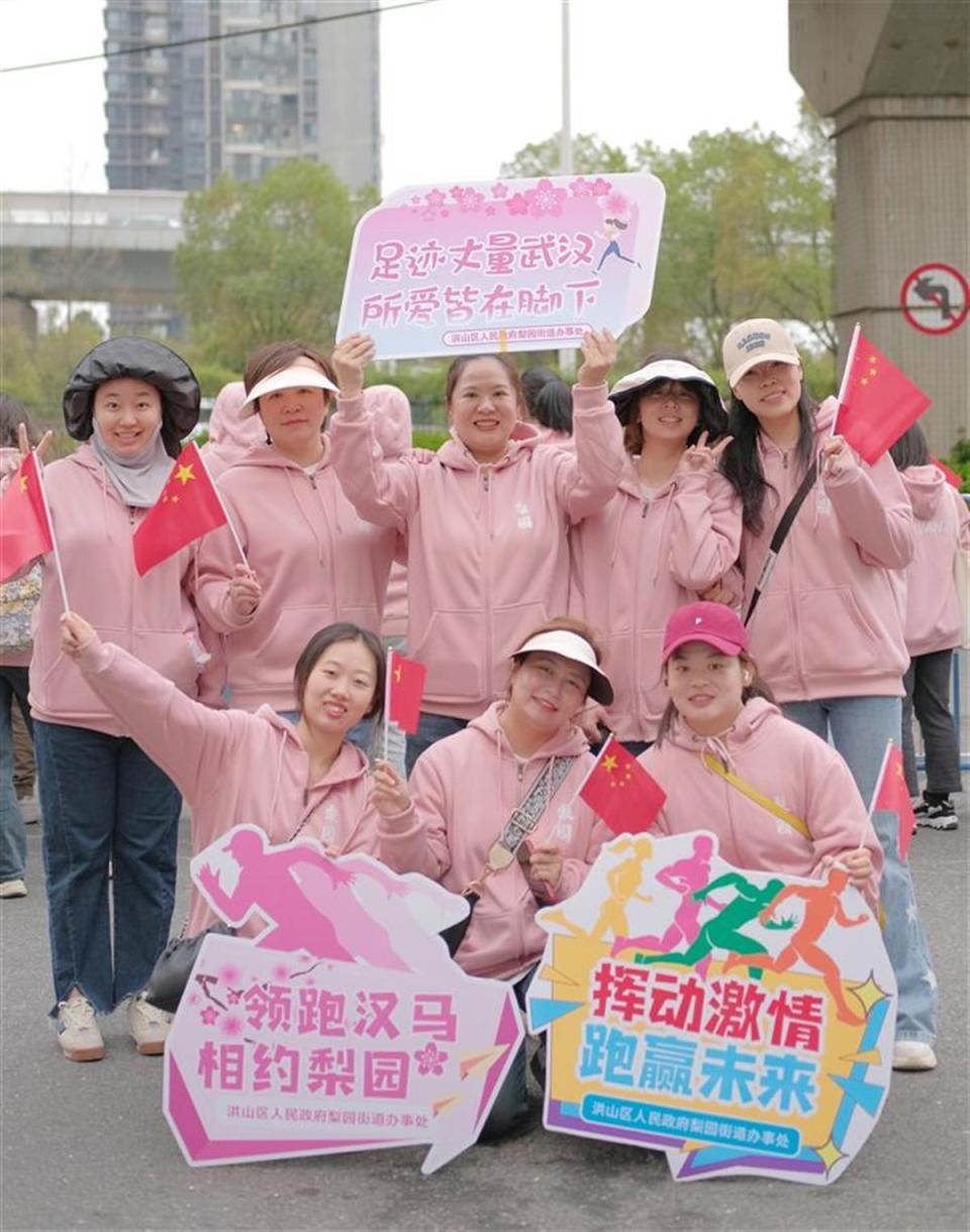 汉马"樱"你而"洪",大学之城尽显青春与活力_腾讯新闻