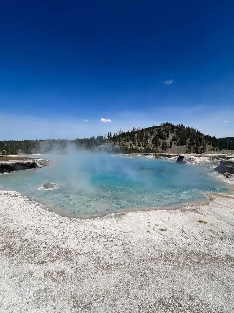 除此以外,还有五座壮观火山!登山探险,感受与岩浆对视的炽热人生!