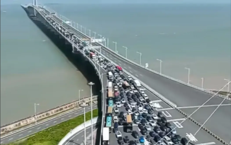活久见,港珠澳大桥堵车了!最多一天3700辆港车来珠海