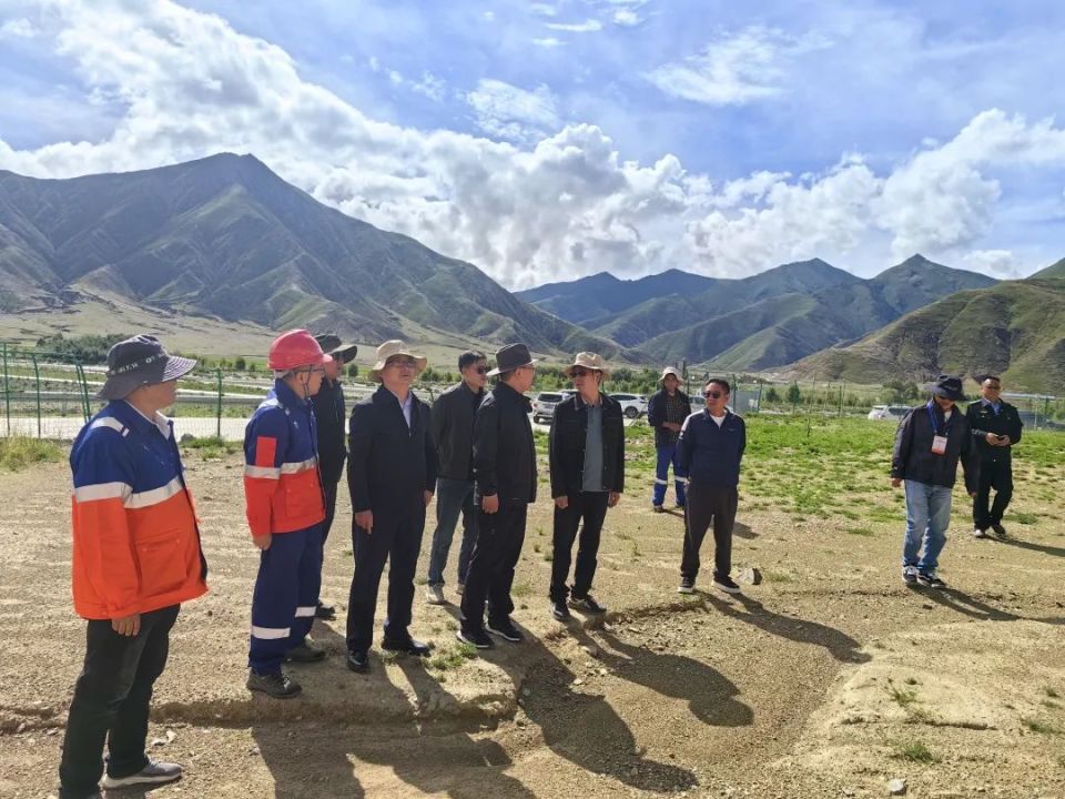 自治区第一生态环境保护督察组副组长吕学升在萨迦县下沉督察