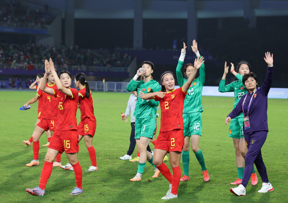 足球——女子四分之一决赛:中国队战胜泰国队(5)