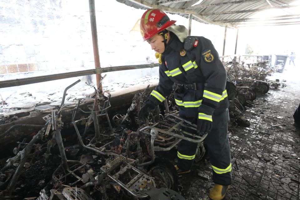 记者探访丰台电动车棚着火小区,"肇事"车辆被锁定_腾讯新闻