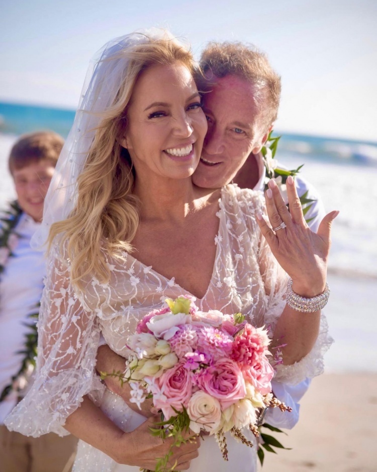 珍妮-巴斯ins晒婚礼现场照片!库兹马送祝福:恭喜-腾讯新闻