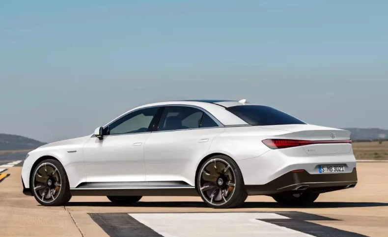 2025款"奔驰s"路试照曝光,采用全新外观布局,内饰与eqs同步