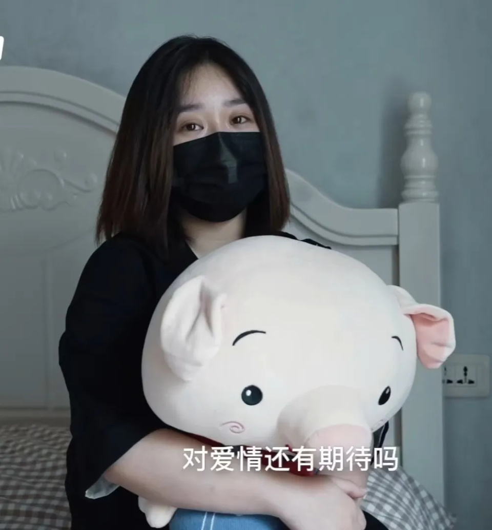 有网友鼓励陈美霖,早日走出心里的地狱,不要让两个毁三观的人,彻底