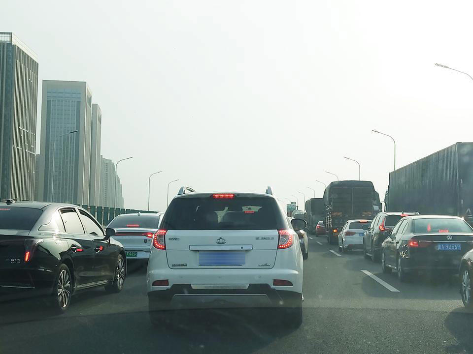 清明假日最后一天济南北部高速公路发生严重拥堵