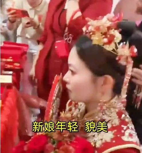 福建:女子出嫁苦着脸,陪嫁现金摆满一桌,网友:没数错有600万