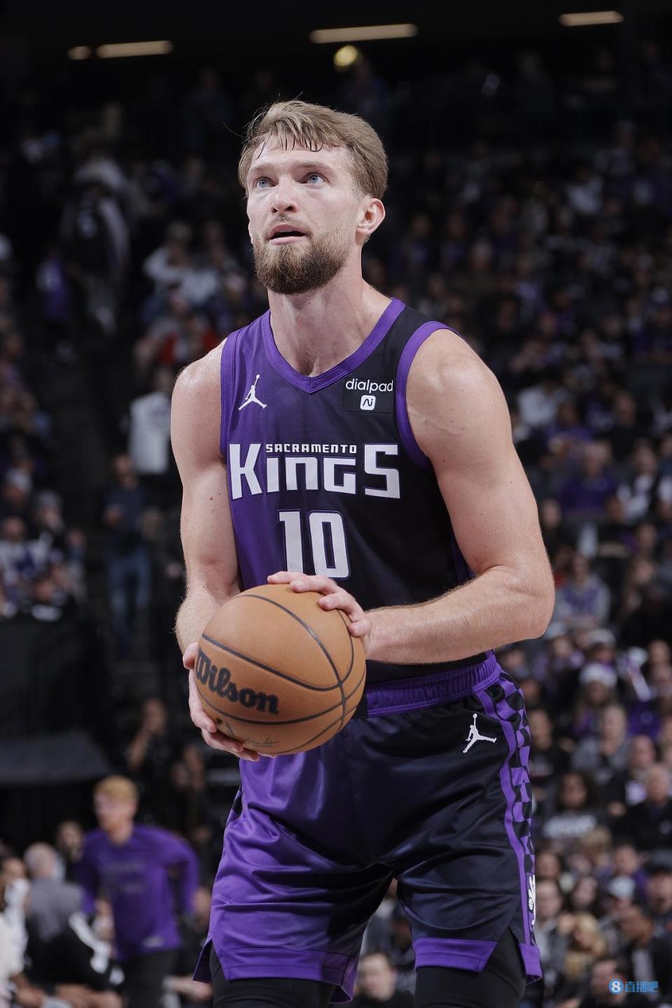 小萨博尼斯12中7高效得到17分10板10助