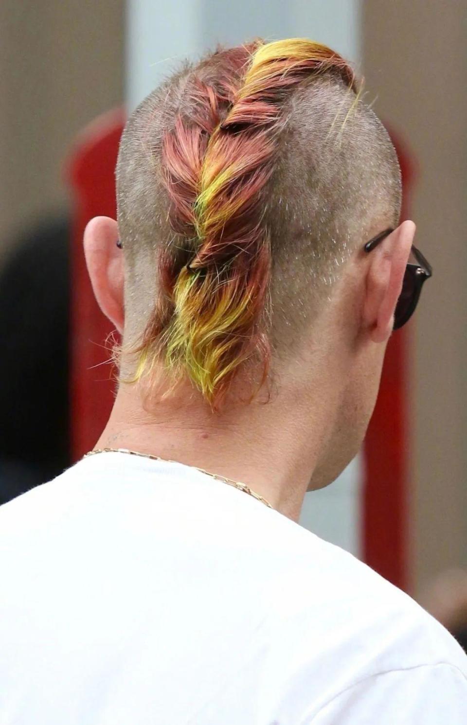 《龙之家族》男星,"鸡冠子"发型,抓人眼球!