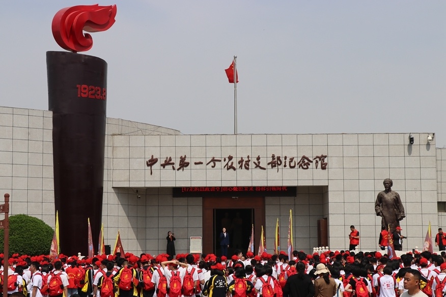 河北安平课堂搬到纪念馆打造行走的思政课