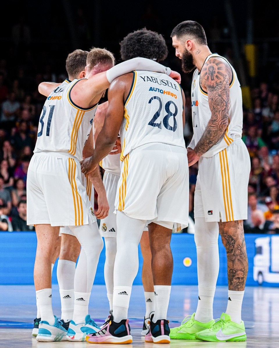 本场比赛中,皇马后卫坎帕佐砍下21分6助攻,他也凭借这个系列赛优异的