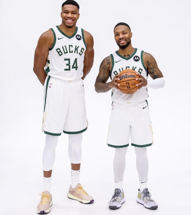 强强联手利拉德晒与字母哥同框照新的开始