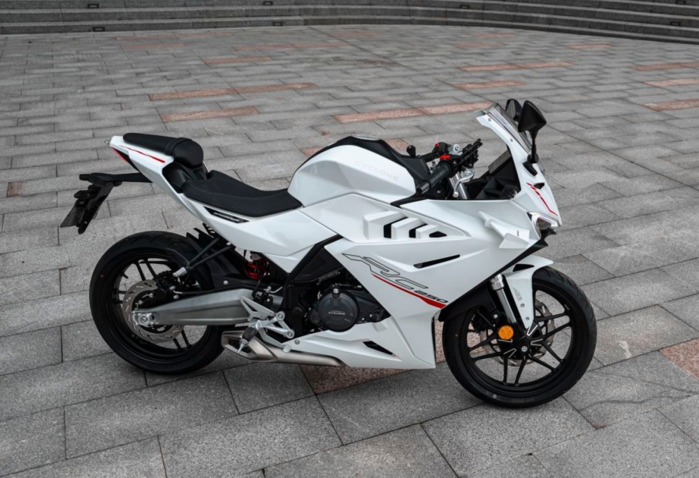 纯白版画赛科龙rc250:标配abs,tcs,新手首选