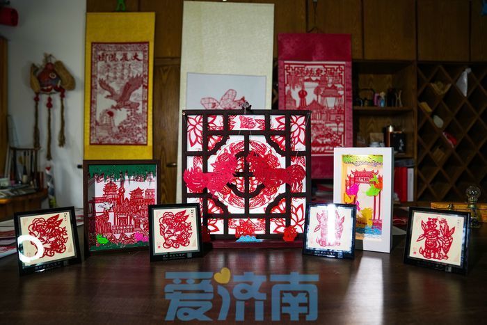 剪纸,又叫刻纸,是我国的一项传统民间艺术.