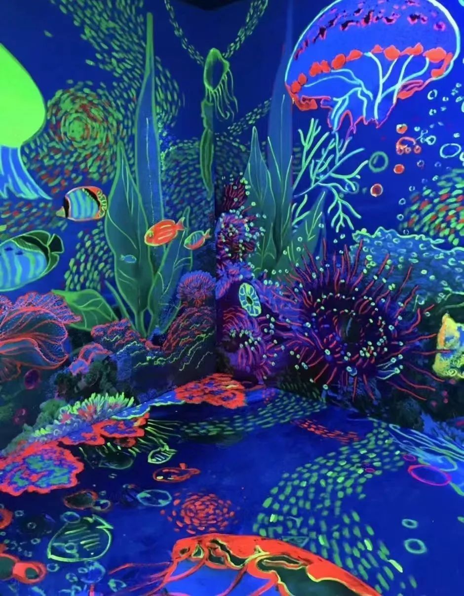 1.长卷画布:百米画布以及荧光笔