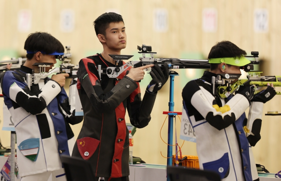 盛李豪勇夺射击男子10米气步枪冠军,再破世界纪录_腾讯新闻