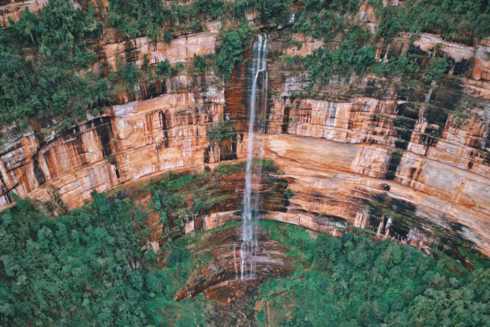 天坑往山林间一跃而下在失重感和心跳声里突破勇气的极限要去铜仁碧江