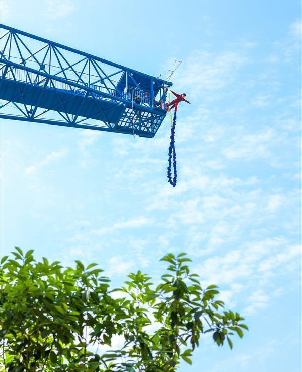 欢乐谷上新"欢乐蹦极"