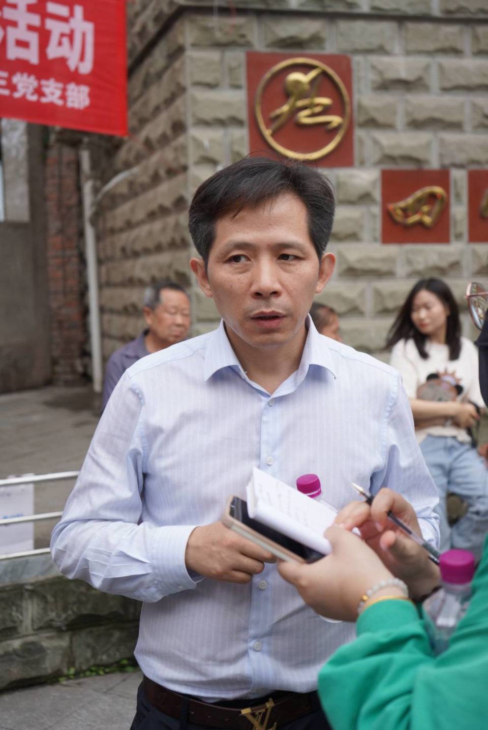 四川安岳"特殊"高考生:小时候摔伤导致残疾,每科考试获准延长30%答题