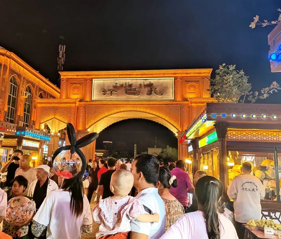 赏夜景,还得是喀什古城!