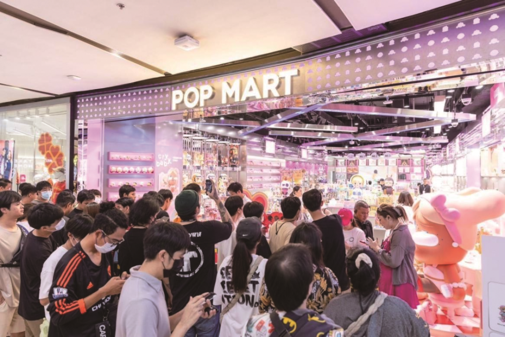 “出海”告捷：LABUBU火爆全球市场 中国潮玩迎来高光时刻_腾讯新闻