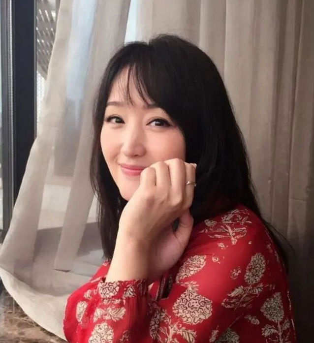 49岁杨钰莹终于在深圳结婚了,新郎原来是他!