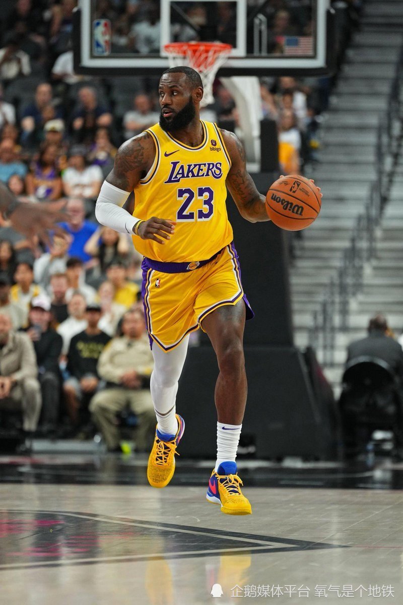 詹姆斯打成nba当天最佳球员可他说自己顶多发挥了四成功力