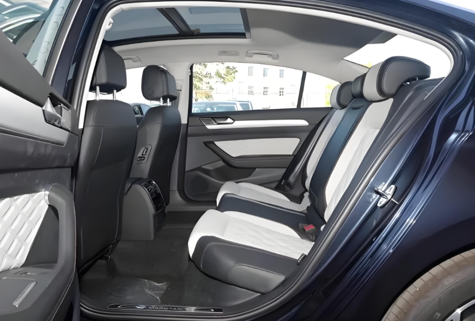 2024款大众迈腾,外观内饰大变样,起售价17.49万