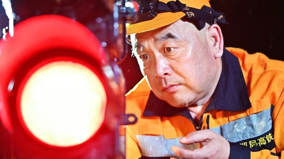 新时代·铁路榜样丨张生周：匠心护航前行路_腾讯新闻